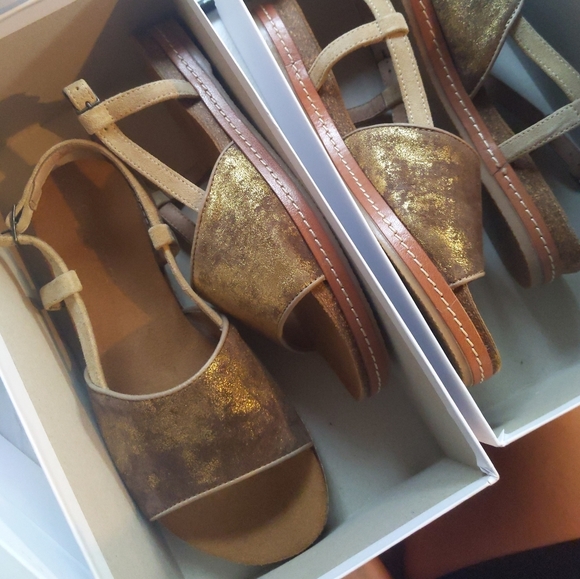 🆕🌿SUNDANCE GOLD LEATHER SANDALS🌿 - Picture 3 of 3